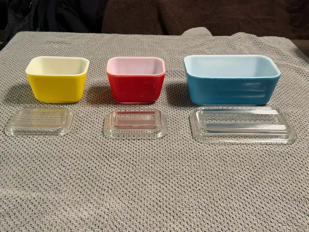Vintage Pyrex 501 1.5 Cup Refrigerator Dish Set - Yellow, Red, Blue